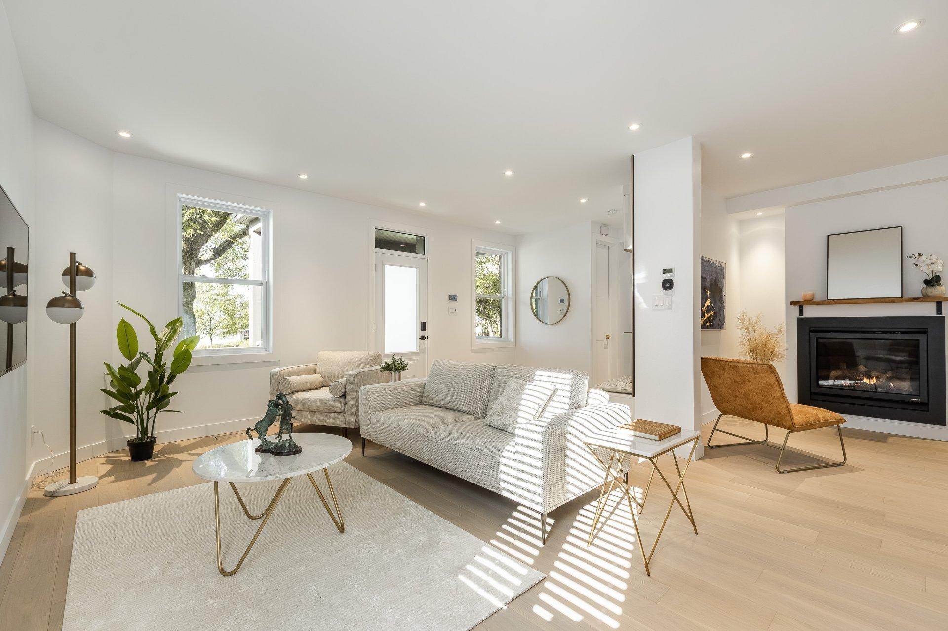 









647


Av. Oak

,
Saint-Lambert,




QC
J4P2R5

