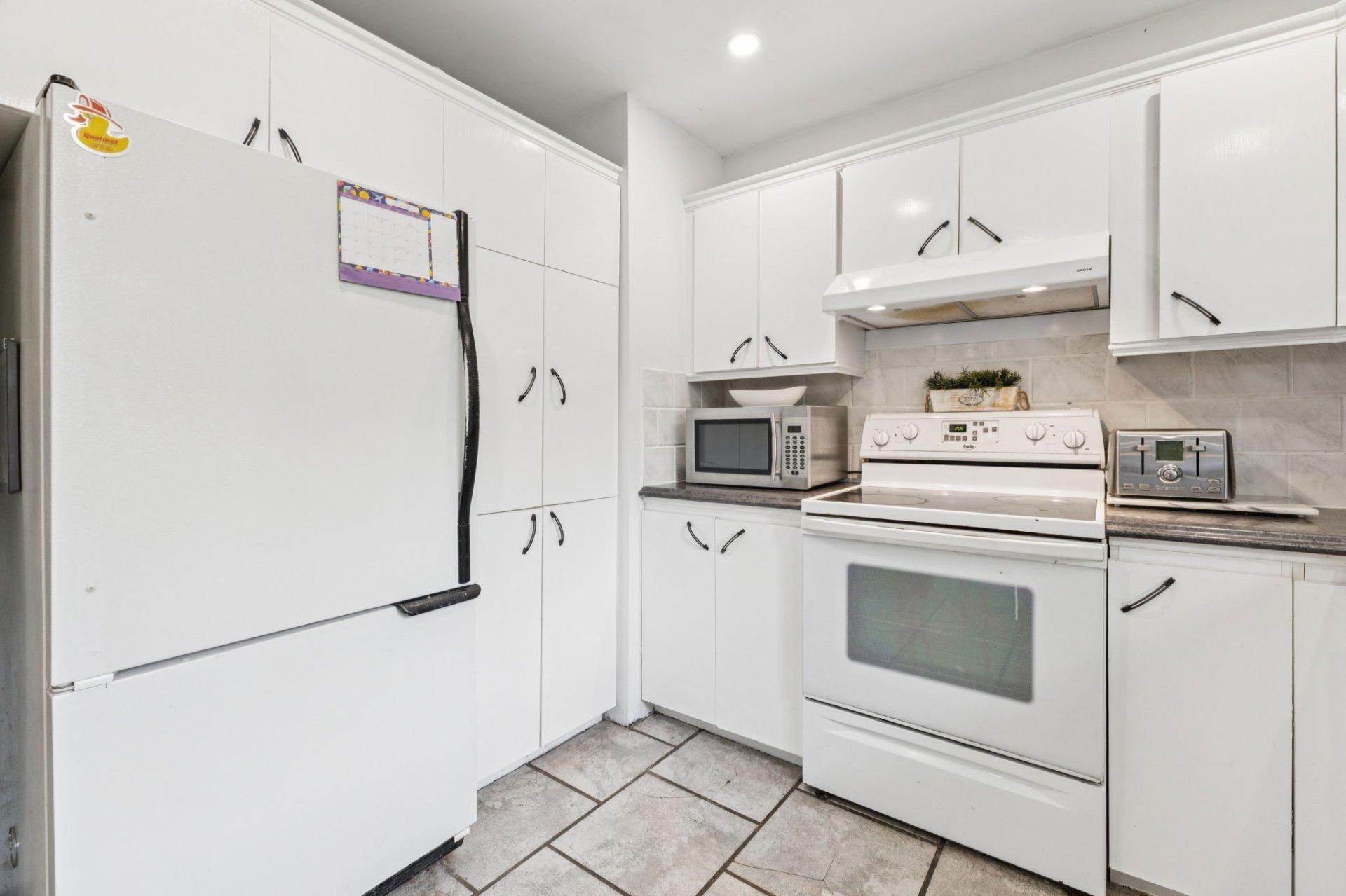 









607


Ch. du Poisson-Blanc

,
Denholm,




QC
J8N9E2

