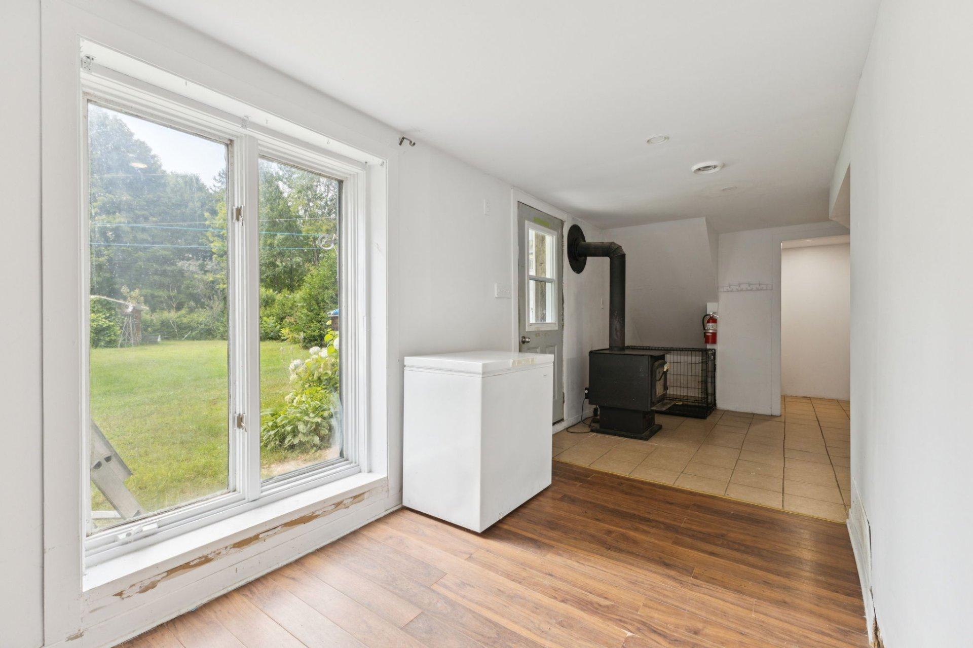 









607


Ch. du Poisson-Blanc

,
Denholm,




QC
J8N9E2


