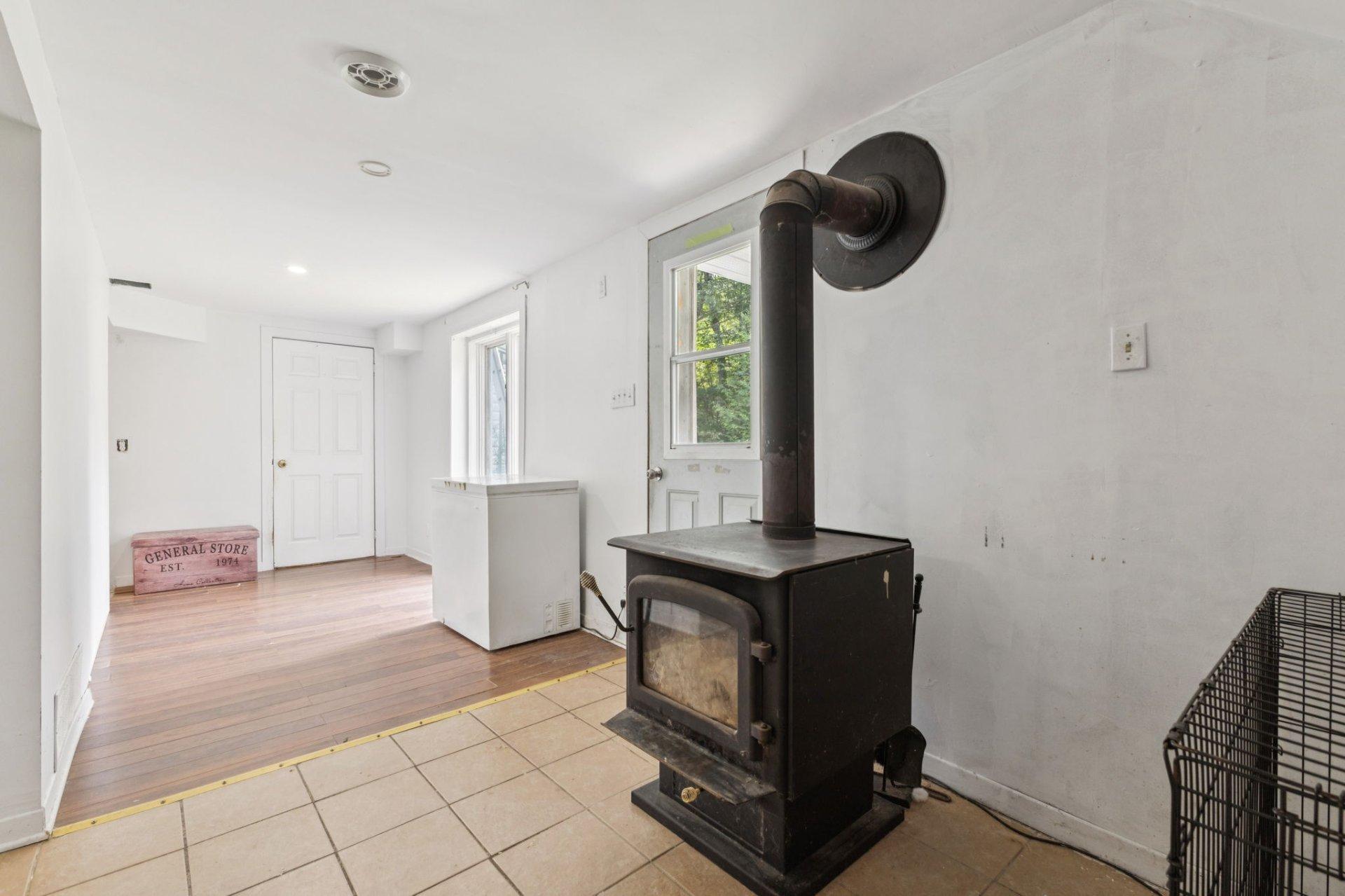 









607


Ch. du Poisson-Blanc

,
Denholm,




QC
J8N9E2

