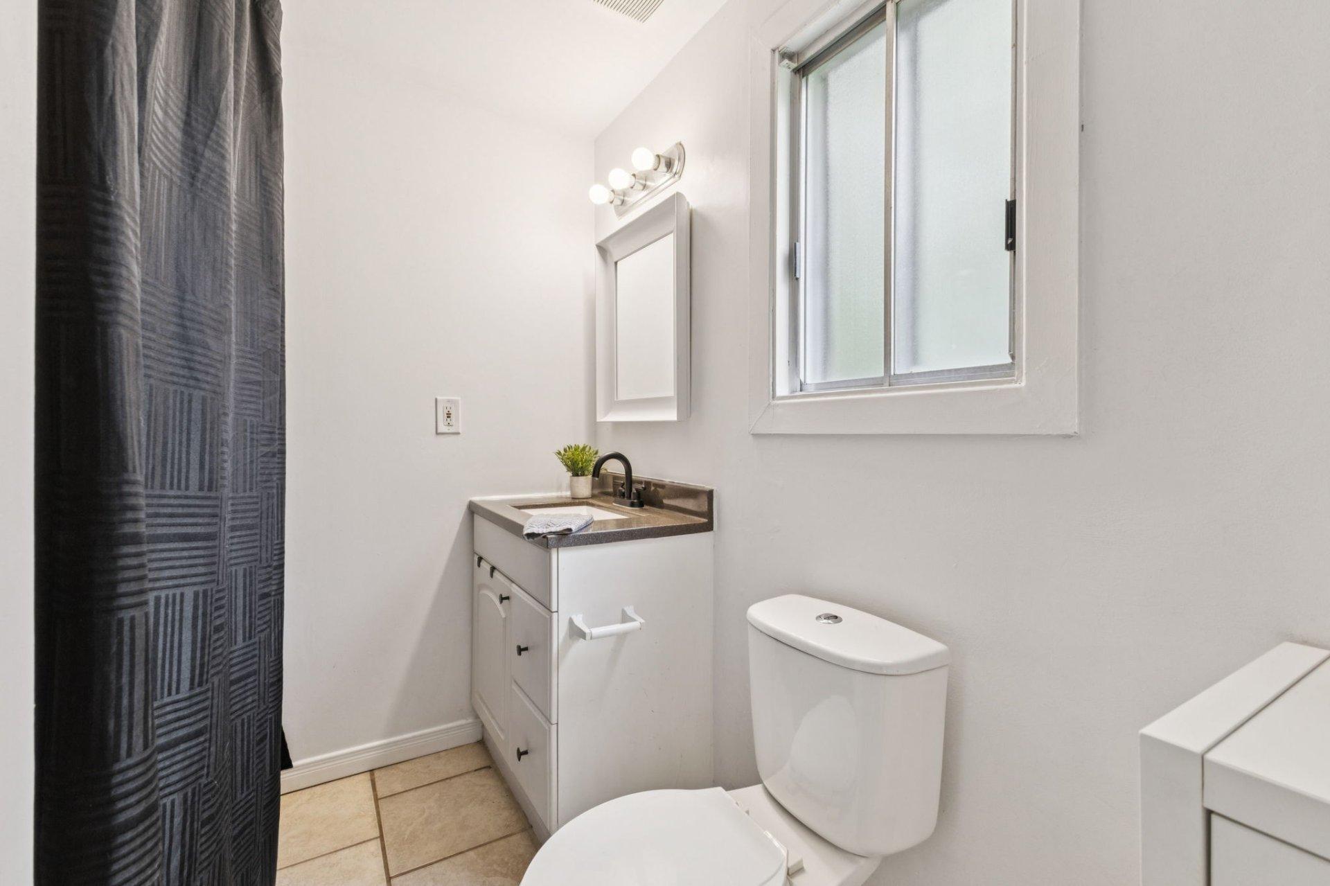 









607


Ch. du Poisson-Blanc

,
Denholm,




QC
J8N9E2

