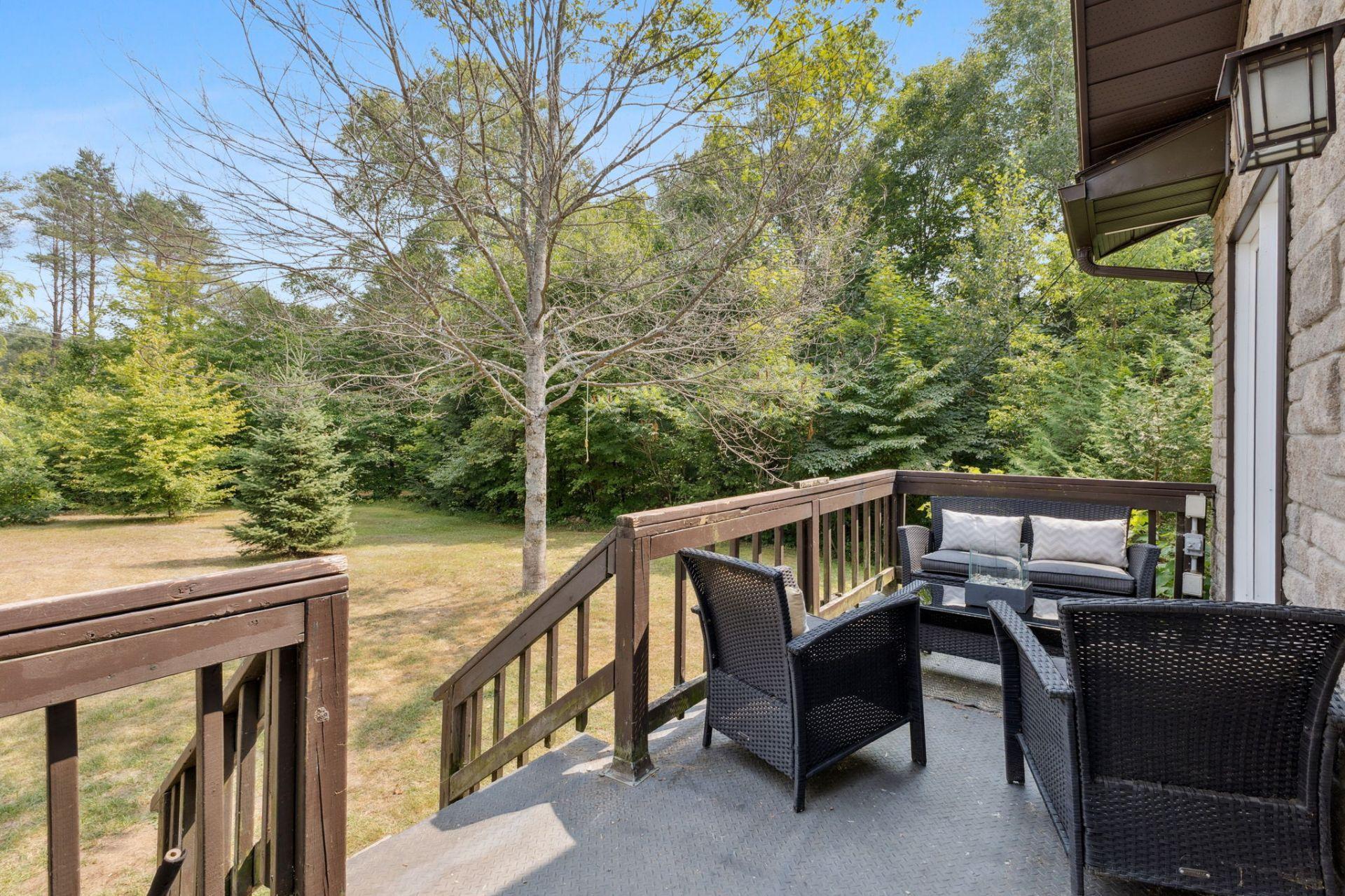 









607


Ch. du Poisson-Blanc

,
Denholm,




QC
J8N9E2

