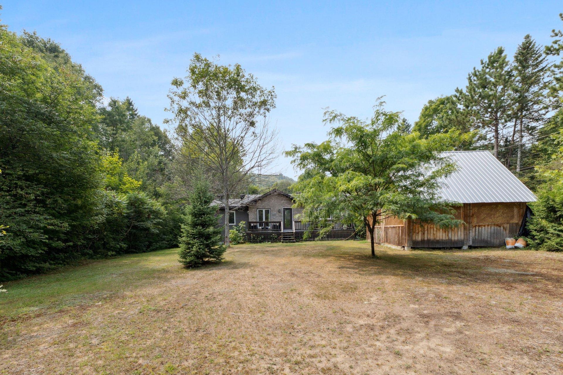 









607


Ch. du Poisson-Blanc

,
Denholm,




QC
J8N9E2

