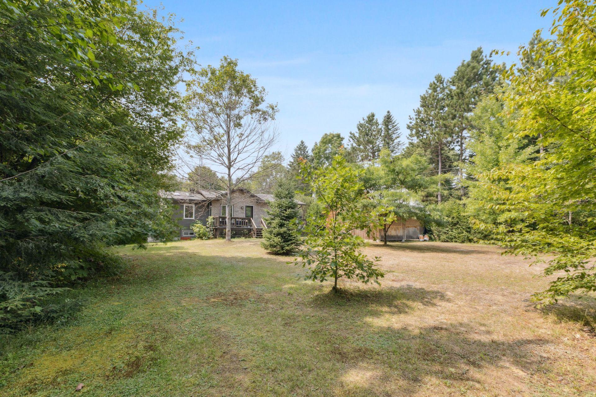 









607


Ch. du Poisson-Blanc

,
Denholm,




QC
J8N9E2

