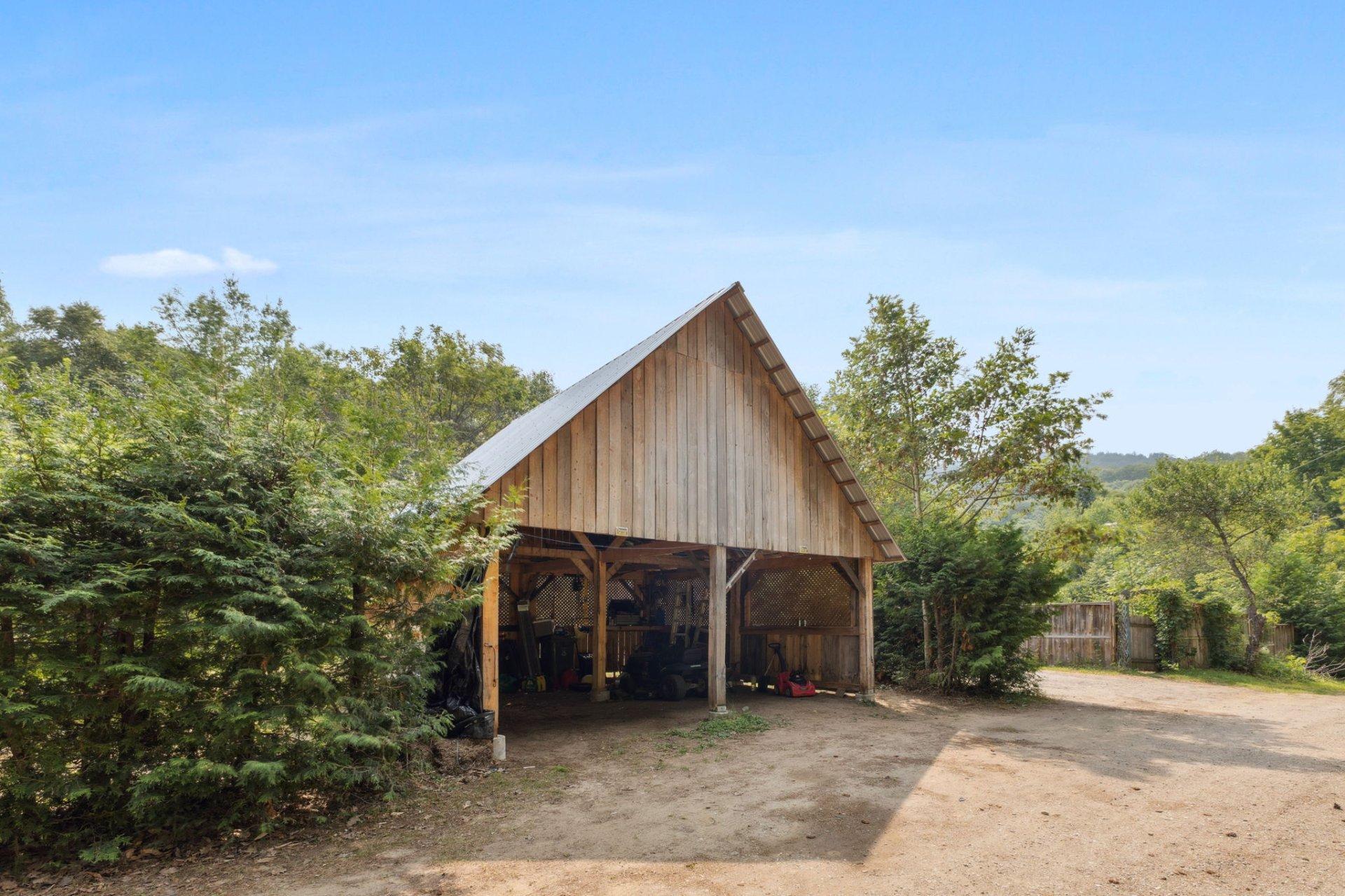 









607


Ch. du Poisson-Blanc

,
Denholm,




QC
J8N9E2

