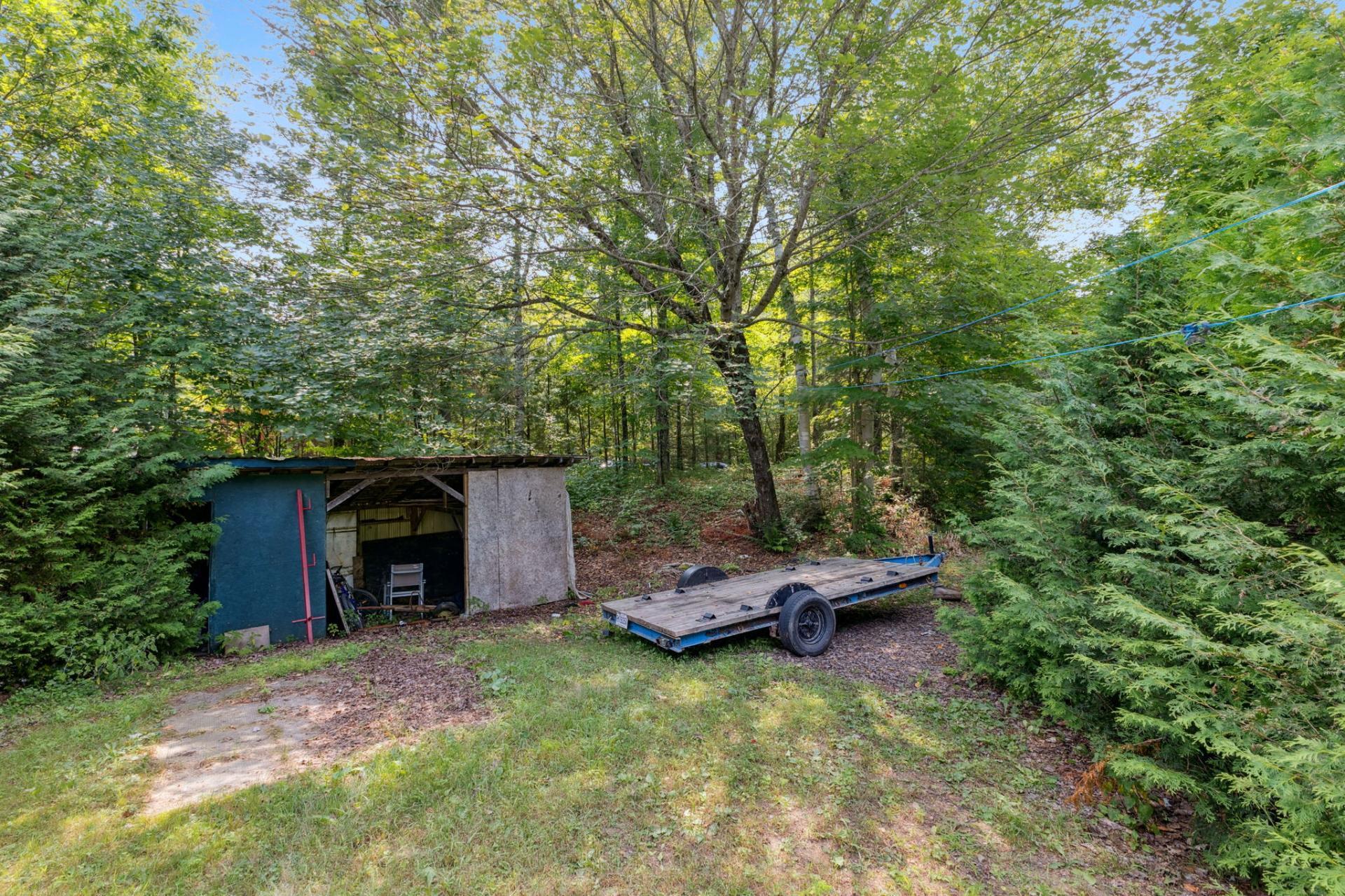









607


Ch. du Poisson-Blanc

,
Denholm,




QC
J8N9E2

