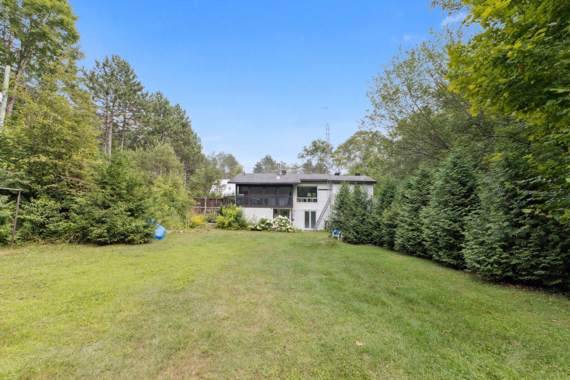 









607


Ch. du Poisson-Blanc

,
Denholm,




QC
J8N9E2

