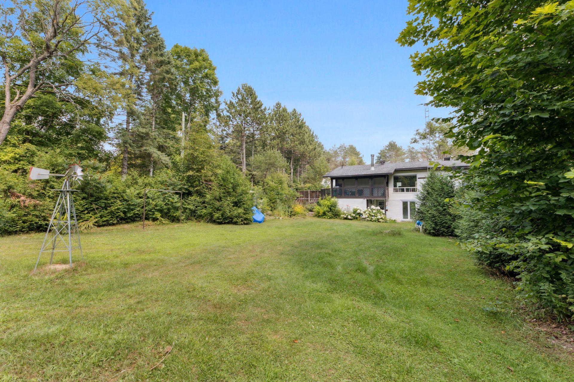









607


Ch. du Poisson-Blanc

,
Denholm,




QC
J8N9E2

