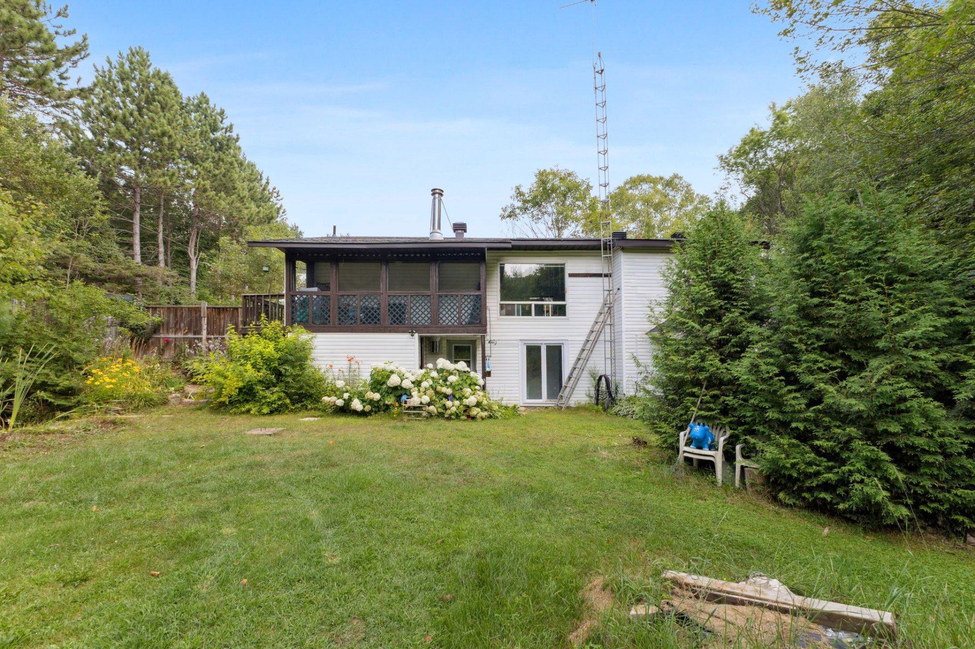 









607


Ch. du Poisson-Blanc

,
Denholm,




QC
J8N9E2

