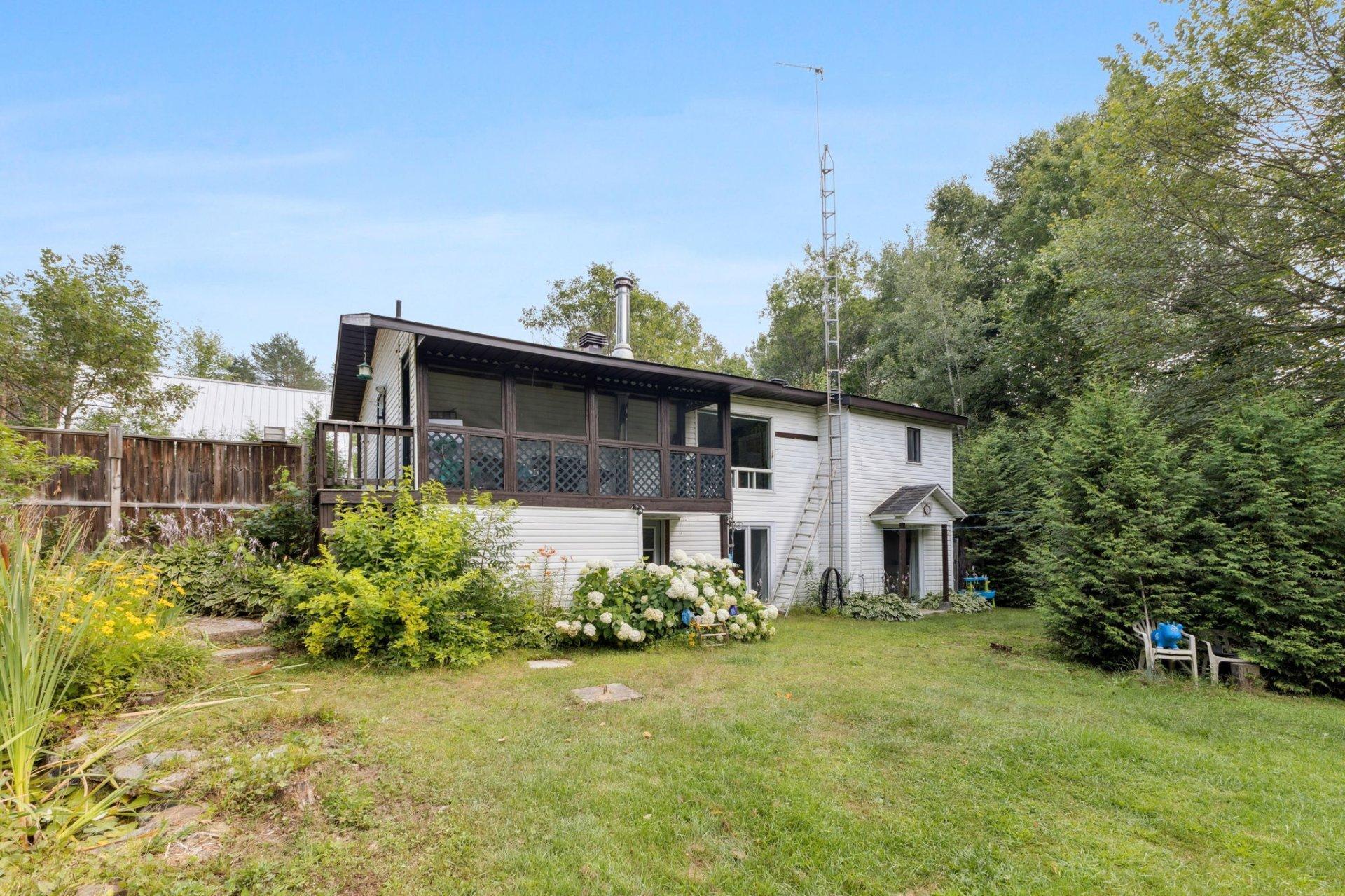 









607


Ch. du Poisson-Blanc

,
Denholm,




QC
J8N9E2

