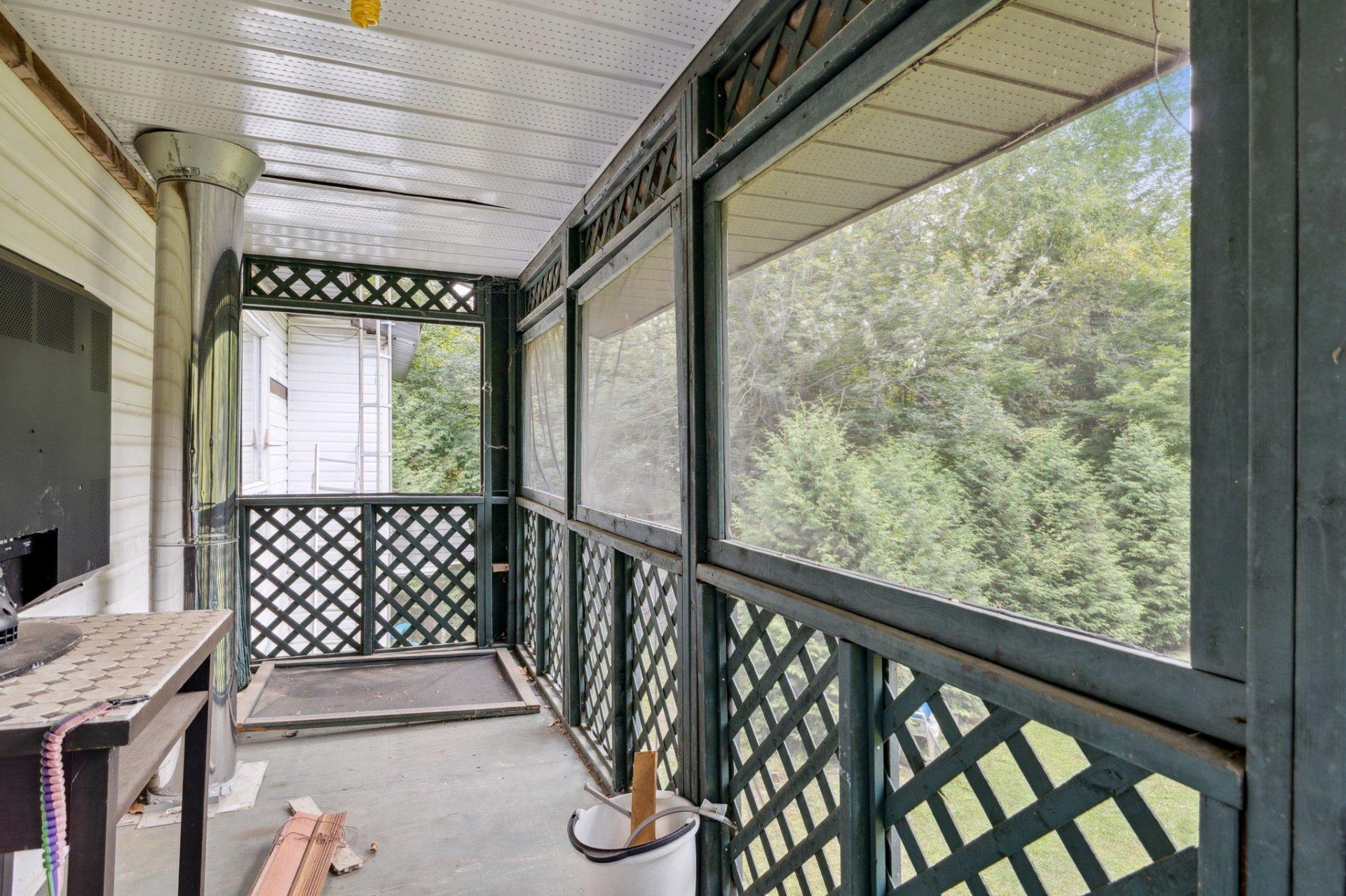 









607


Ch. du Poisson-Blanc

,
Denholm,




QC
J8N9E2

