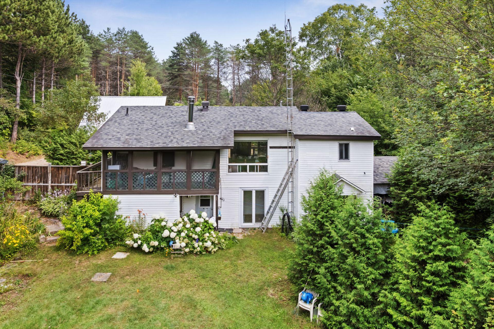 









607


Ch. du Poisson-Blanc

,
Denholm,




QC
J8N9E2

