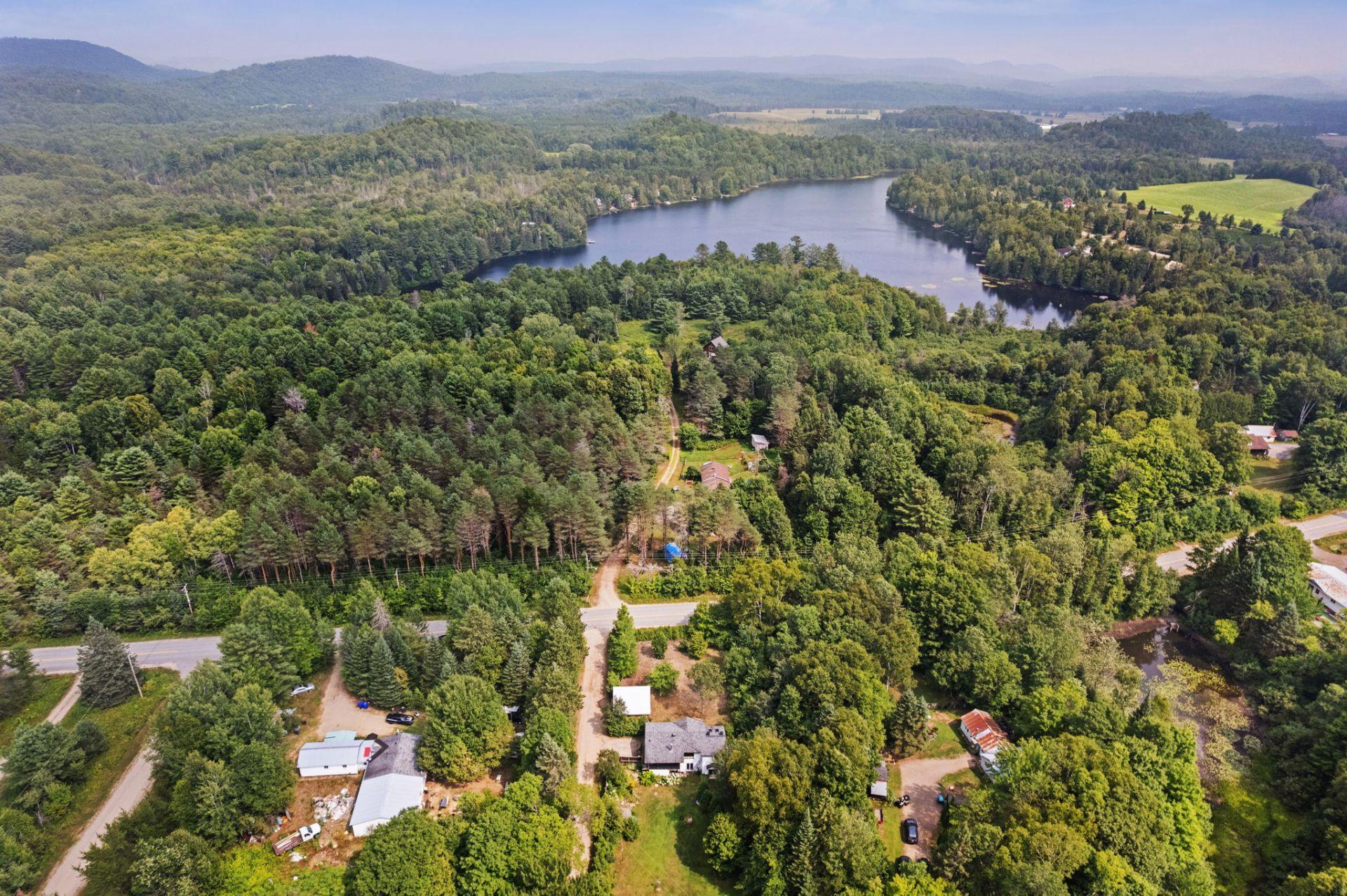 









607


Ch. du Poisson-Blanc

,
Denholm,




QC
J8N9E2

