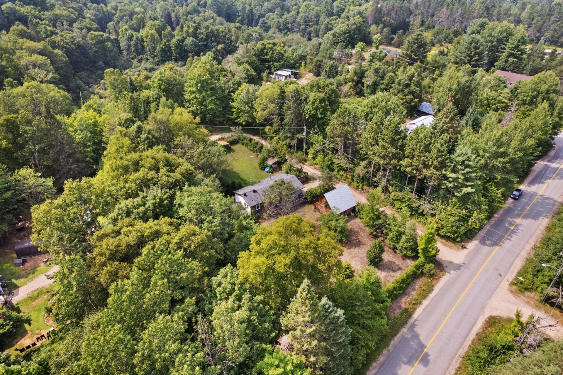 









607


Ch. du Poisson-Blanc

,
Denholm,




QC
J8N9E2

