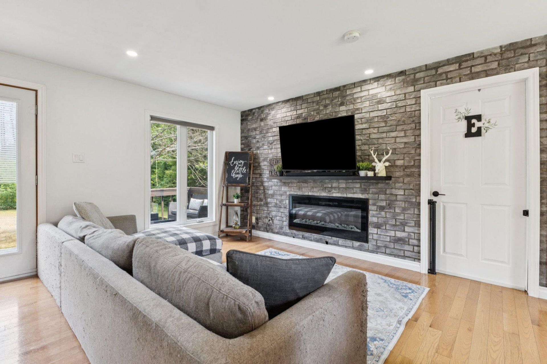 









607


Ch. du Poisson-Blanc

,
Denholm,




QC
J8N9E2

