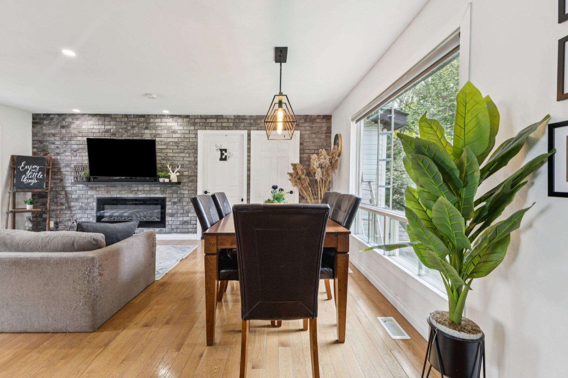 









607


Ch. du Poisson-Blanc

,
Denholm,




QC
J8N9E2

