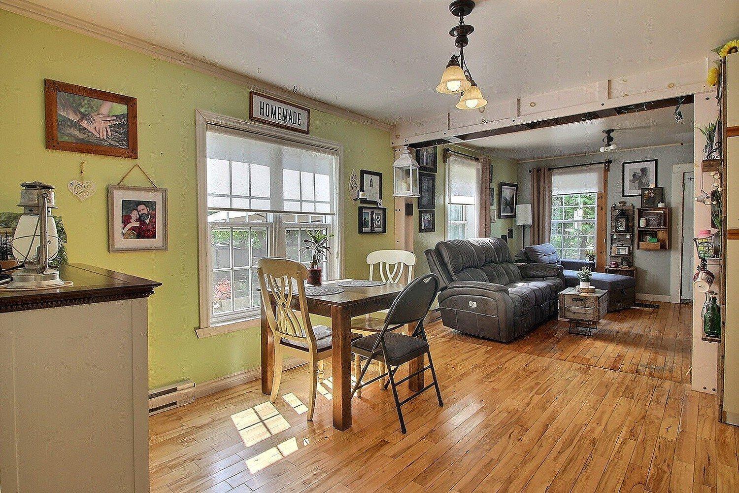 









182


Rue Tyler

,
Ayer's Cliff,




QC
J0B1C0

