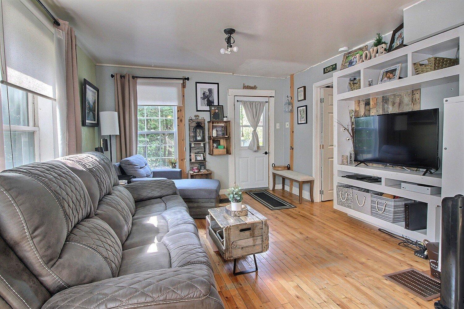 









182


Rue Tyler

,
Ayer's Cliff,




QC
J0B1C0

