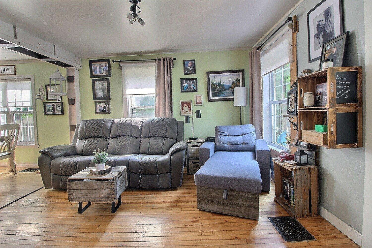 









182


Rue Tyler

,
Ayer's Cliff,




QC
J0B1C0


