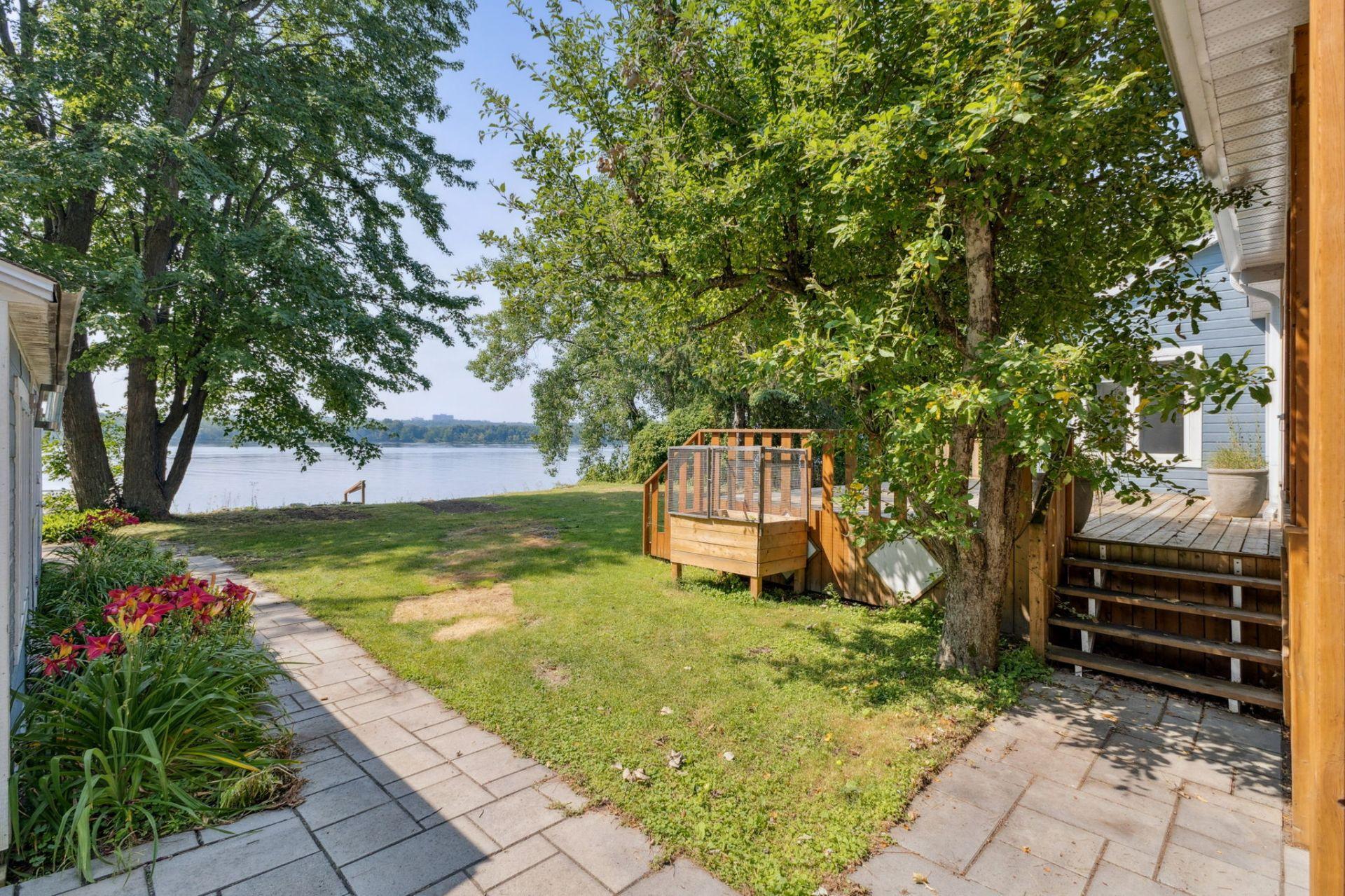 









854


Boul. Hurtubise

,
Gatineau (Gatineau),




QC
J8P1Z6

