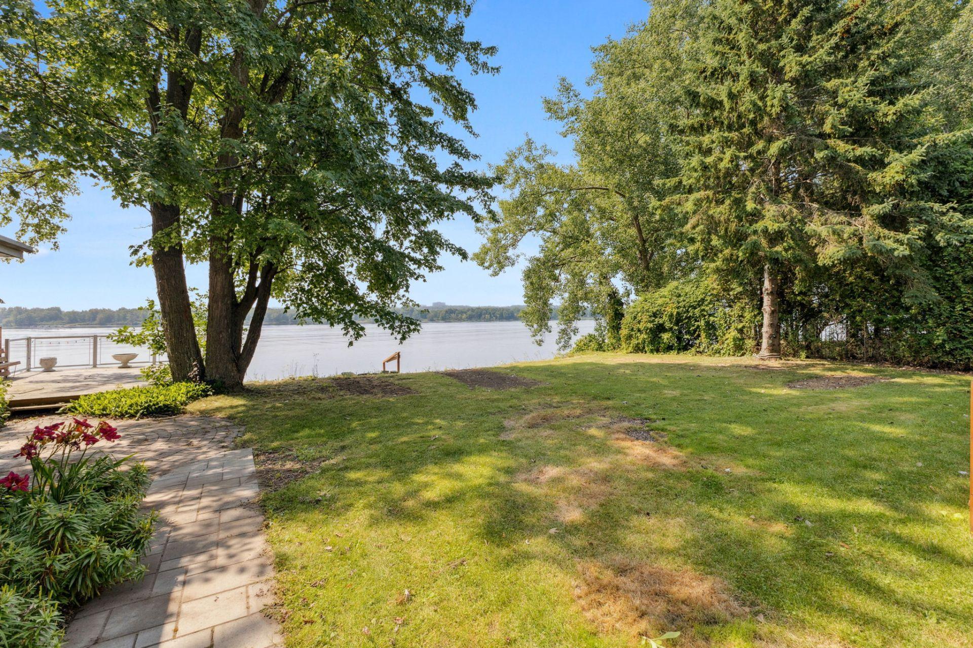 









854


Boul. Hurtubise

,
Gatineau (Gatineau),




QC
J8P1Z6

