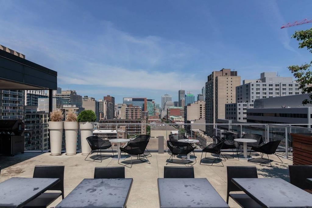 









1414


Rue Chomedey

, 906,
Montréal (Ville-Marie),




QC
H3H0A2

