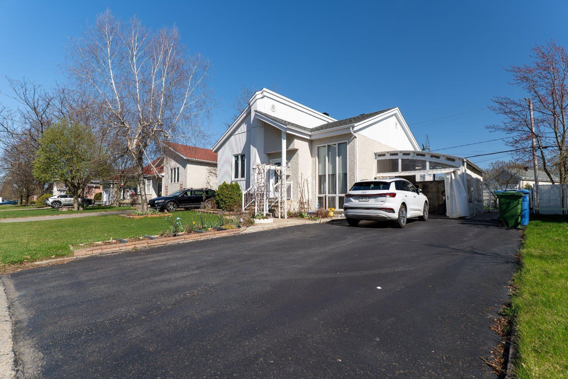 









55


Rue Perras

,
La Prairie,




QC
J5R5Y4

