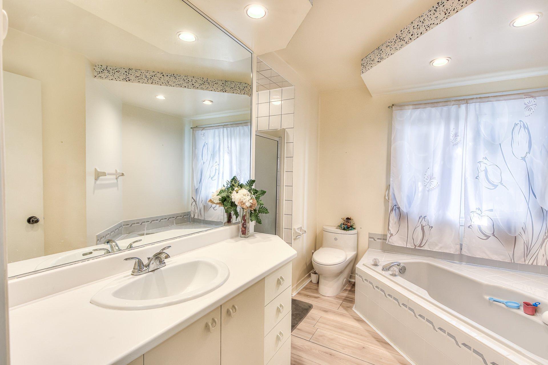 









55


Rue Perras

,
La Prairie,




QC
J5R5Y4

