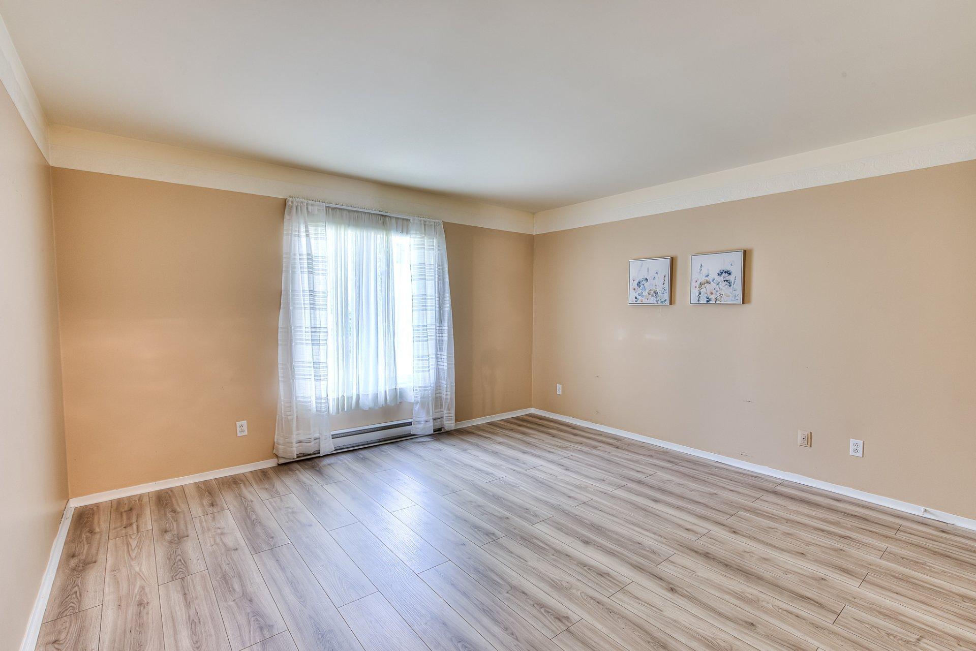 









55


Rue Perras

,
La Prairie,




QC
J5R5Y4

