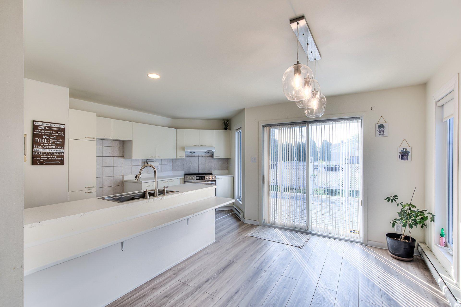 









55


Rue Perras

,
La Prairie,




QC
J5R5Y4

