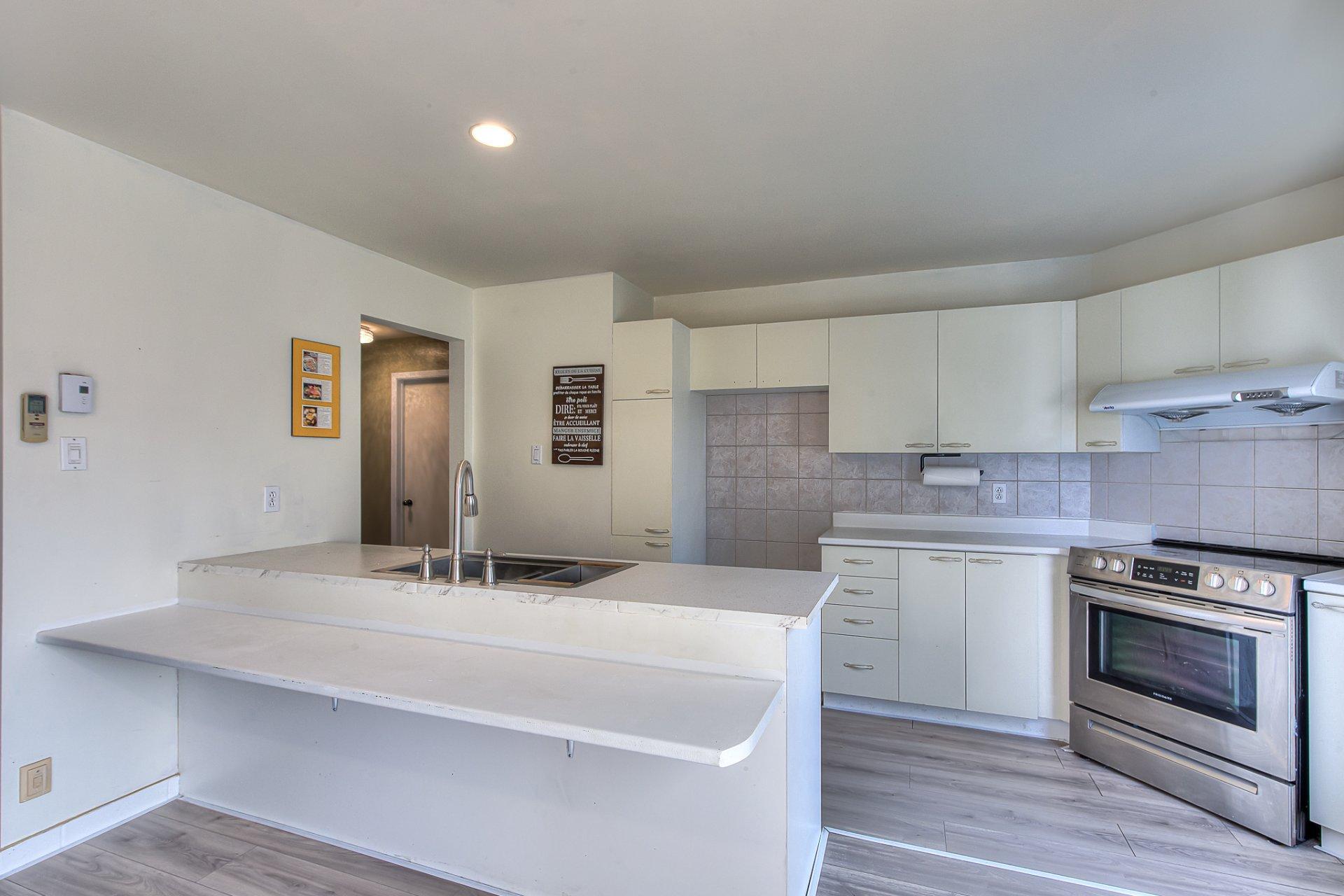 









55


Rue Perras

,
La Prairie,




QC
J5R5Y4


