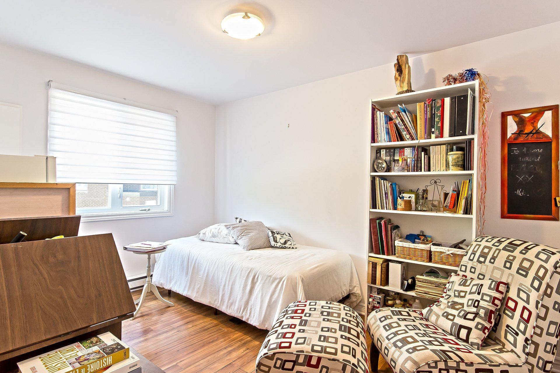 









26


Rue Décosse

,
Gatineau (Hull),




QC
J8Z1E6

