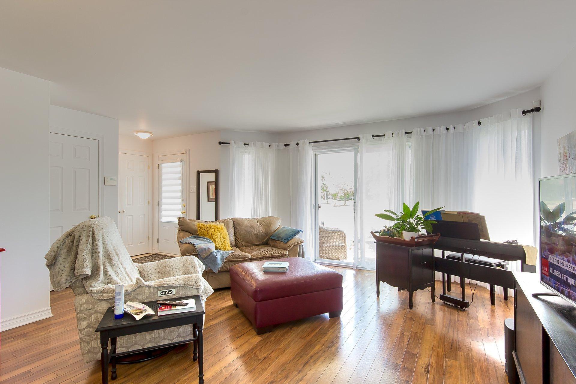 









26


Rue Décosse

,
Gatineau (Hull),




QC
J8Z1E6

