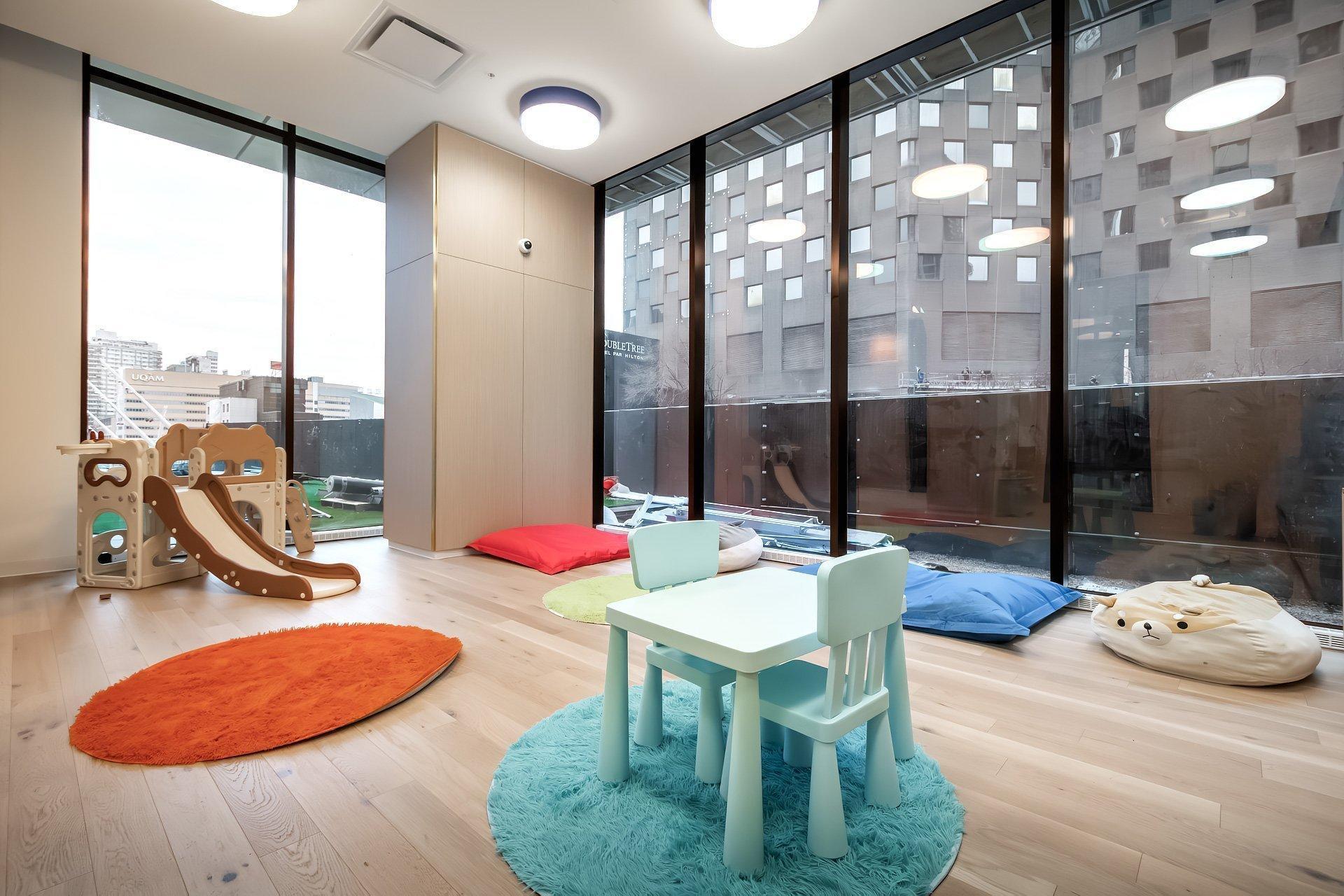 









1210


Rue Jeanne-Mance

, 4911,
Montréal (Ville-Marie),




QC
H2X1M1


