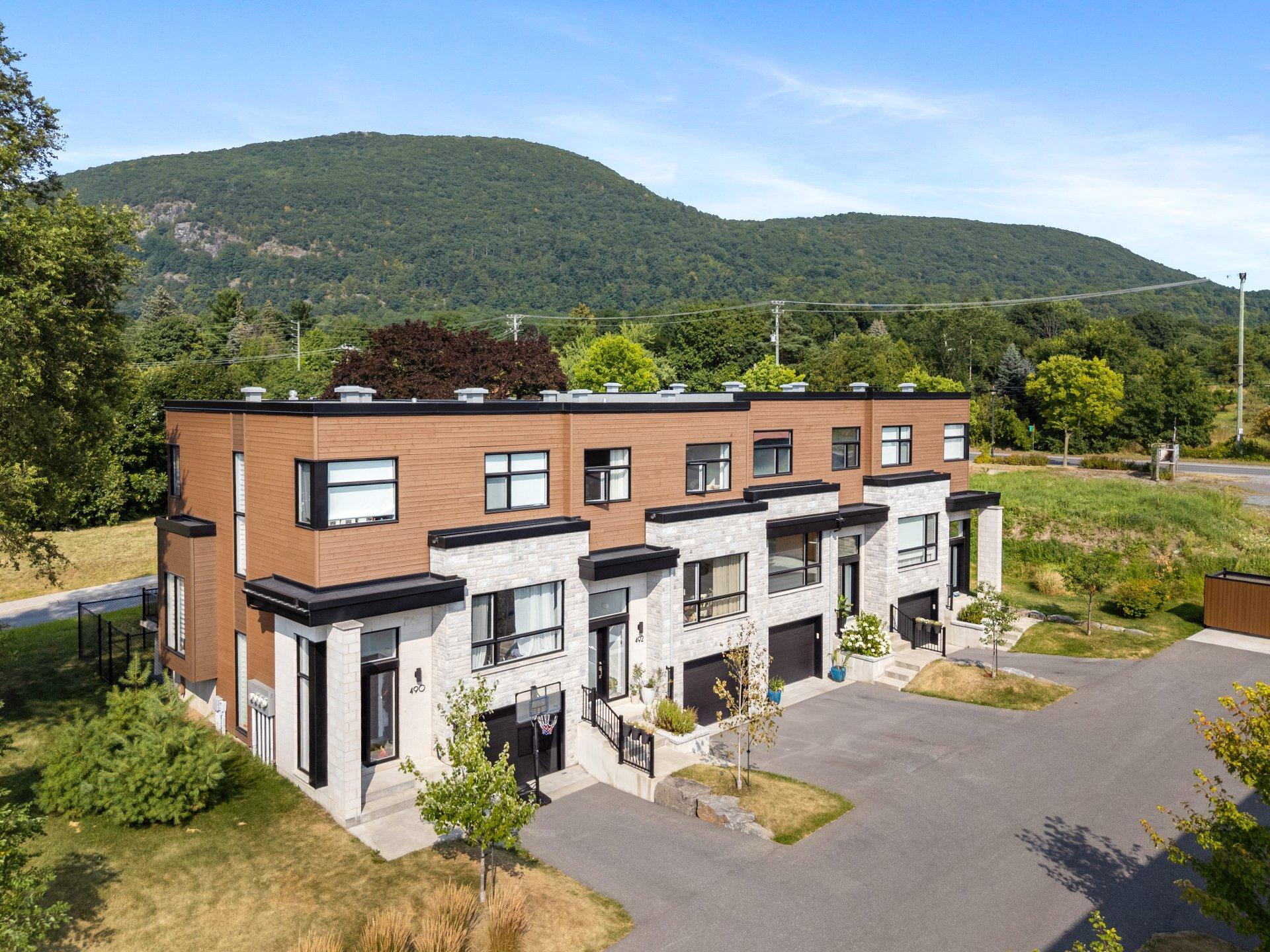 









494


Rue Des Groseilliers

,
Otterburn Park,




QC
J3H0J5

