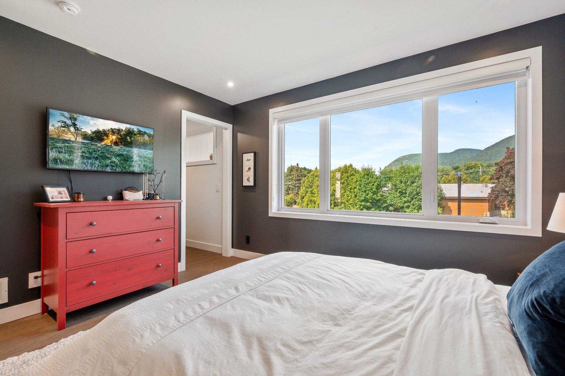 









494


Rue Des Groseilliers

,
Otterburn Park,




QC
J3H0J5

