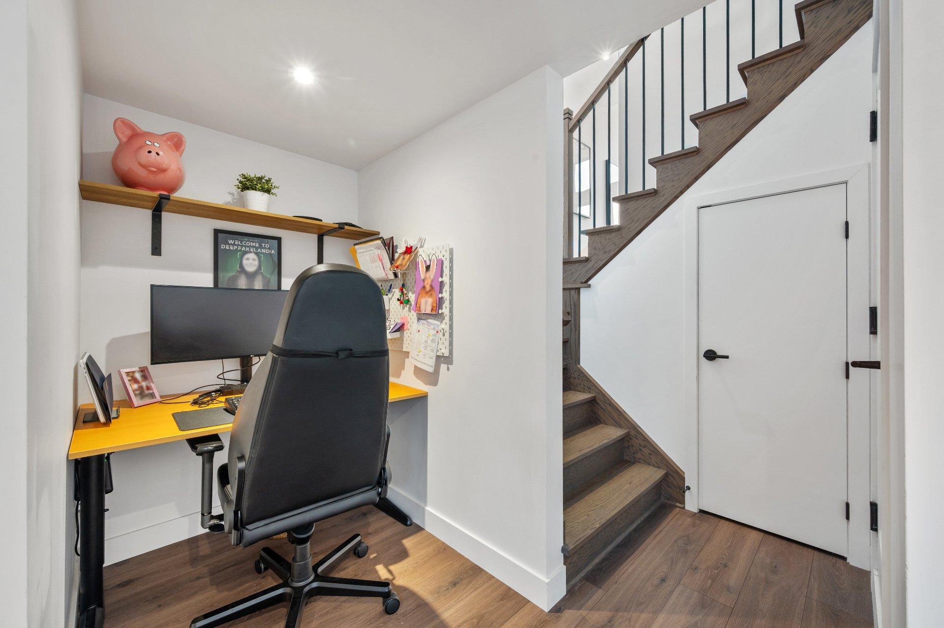 









494


Rue Des Groseilliers

,
Otterburn Park,




QC
J3H0J5

