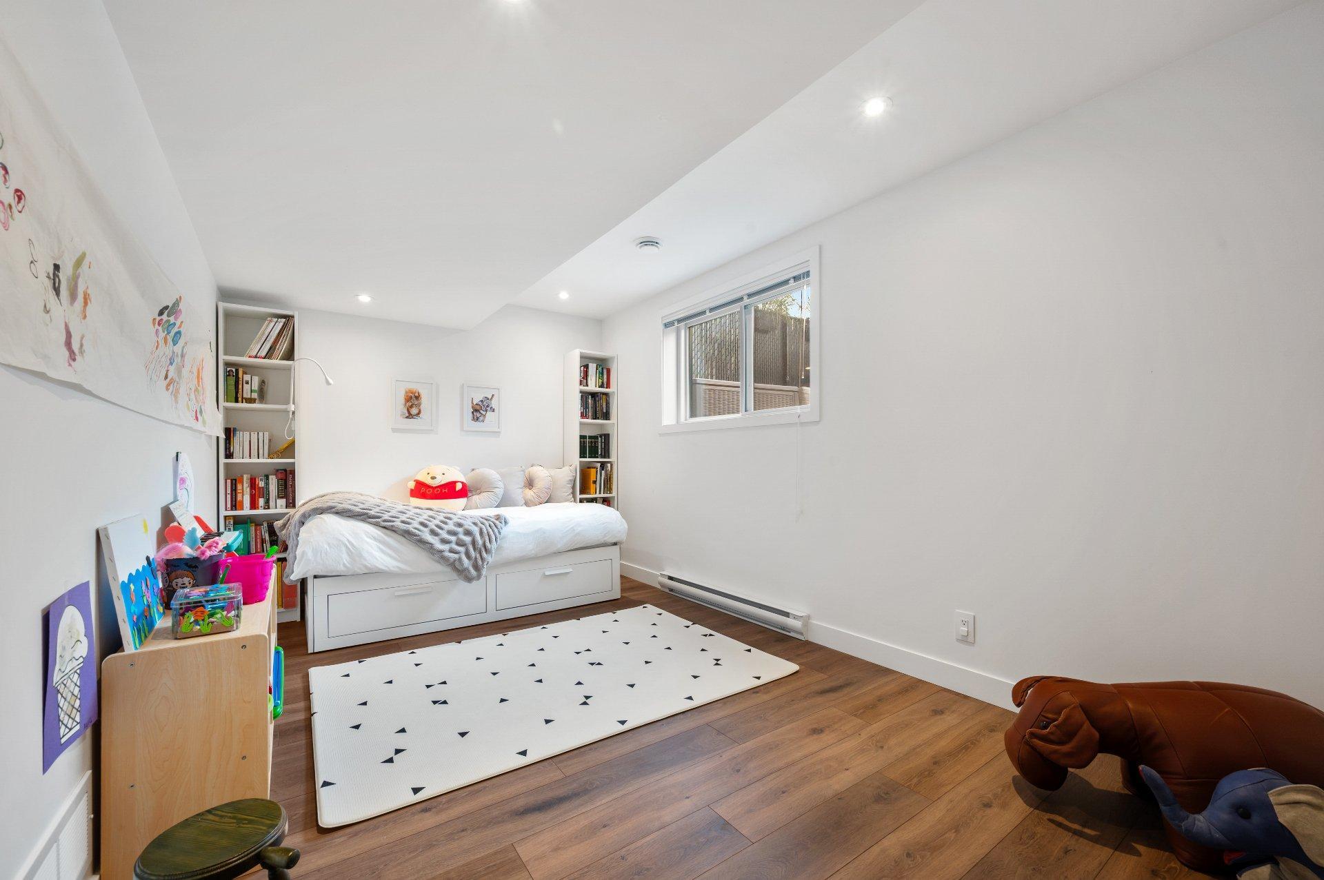 









494


Rue Des Groseilliers

,
Otterburn Park,




QC
J3H0J5

