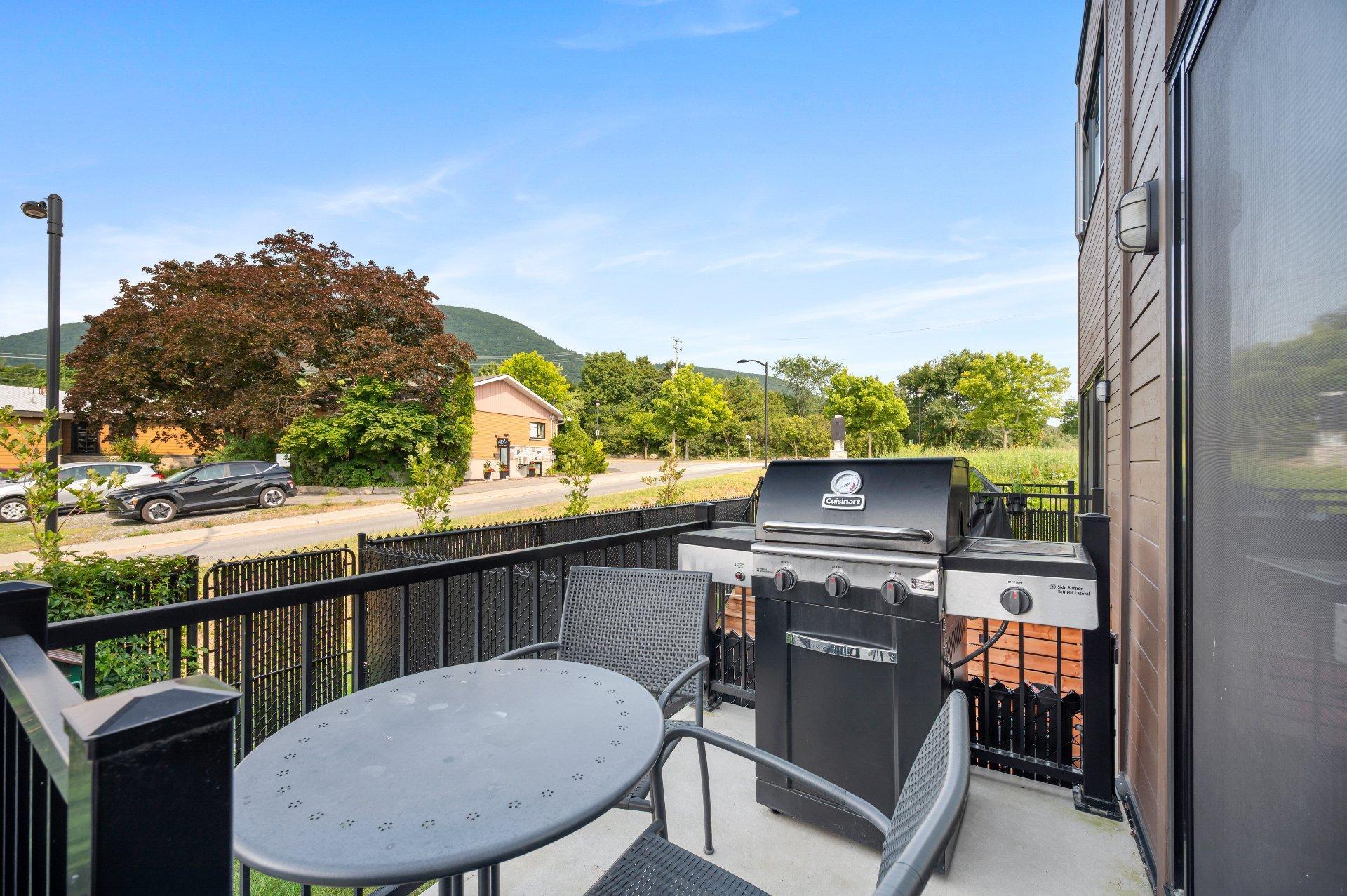 









494


Rue Des Groseilliers

,
Otterburn Park,




QC
J3H0J5

