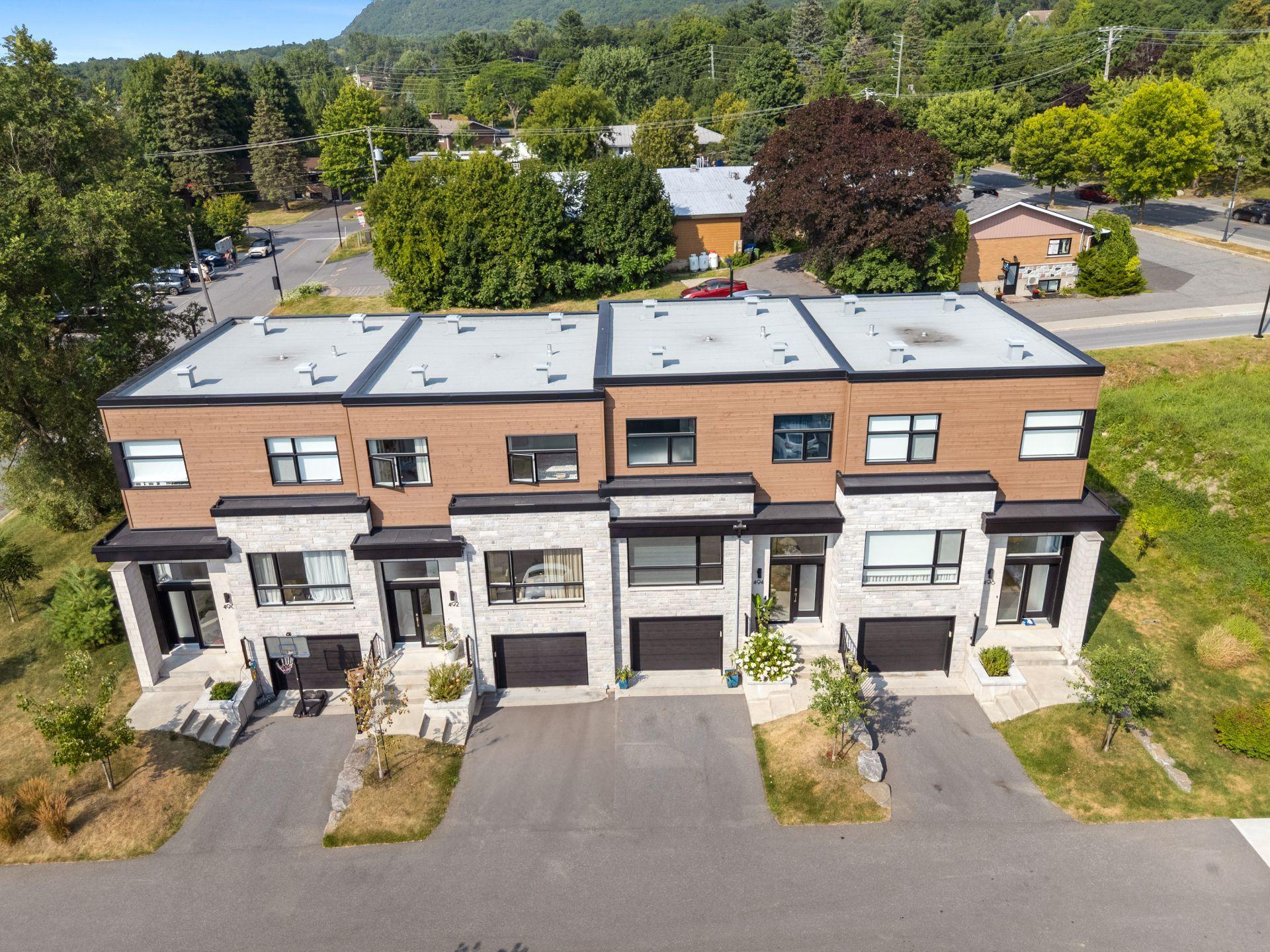 









494


Rue Des Groseilliers

,
Otterburn Park,




QC
J3H0J5

