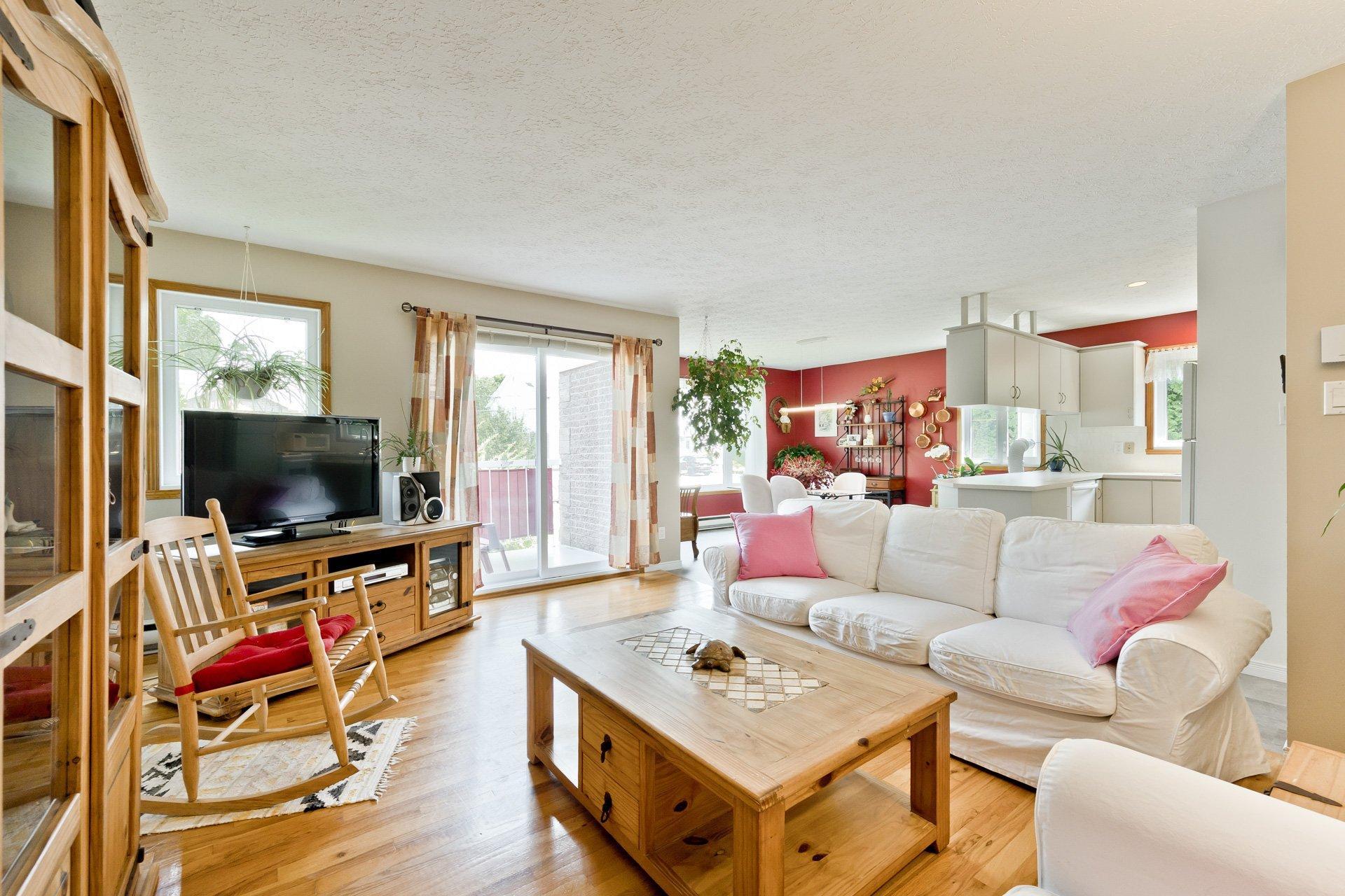 









1605

 - 1613


Rue de l'Ontario

,
Sherbrooke (Les Nations),




QC
J1J3T1

