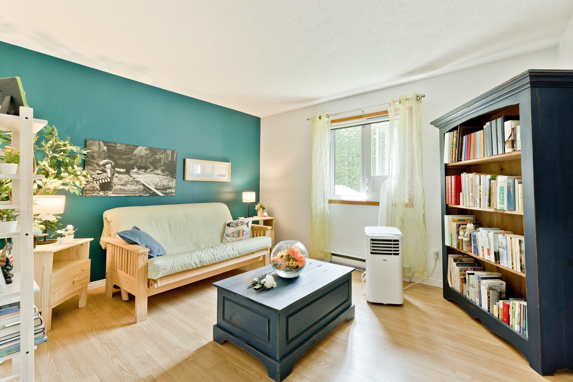 









1605

 - 1613


Rue de l'Ontario

,
Sherbrooke (Les Nations),




QC
J1J3T1

