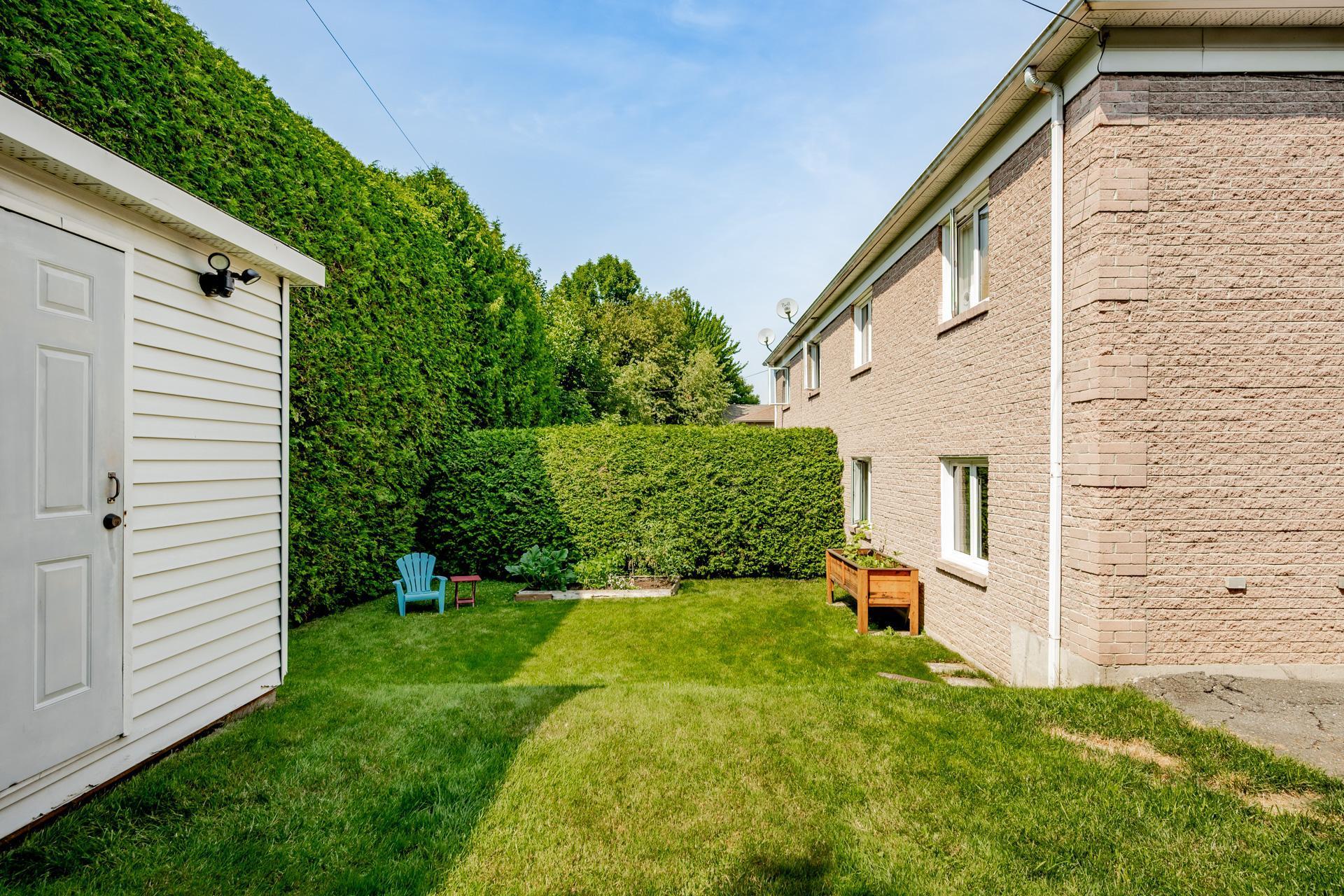 









1605

 - 1613


Rue de l'Ontario

,
Sherbrooke (Les Nations),




QC
J1J3T1

