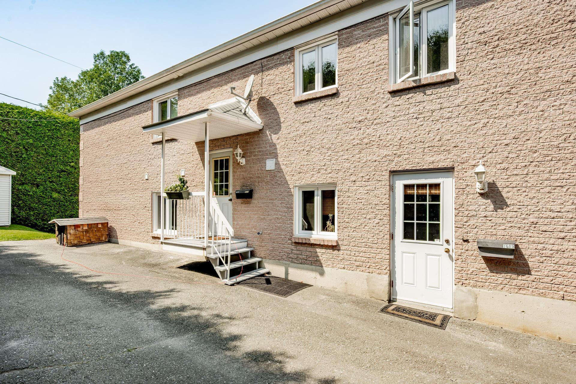 









1605

 - 1613


Rue de l'Ontario

,
Sherbrooke (Les Nations),




QC
J1J3T1

