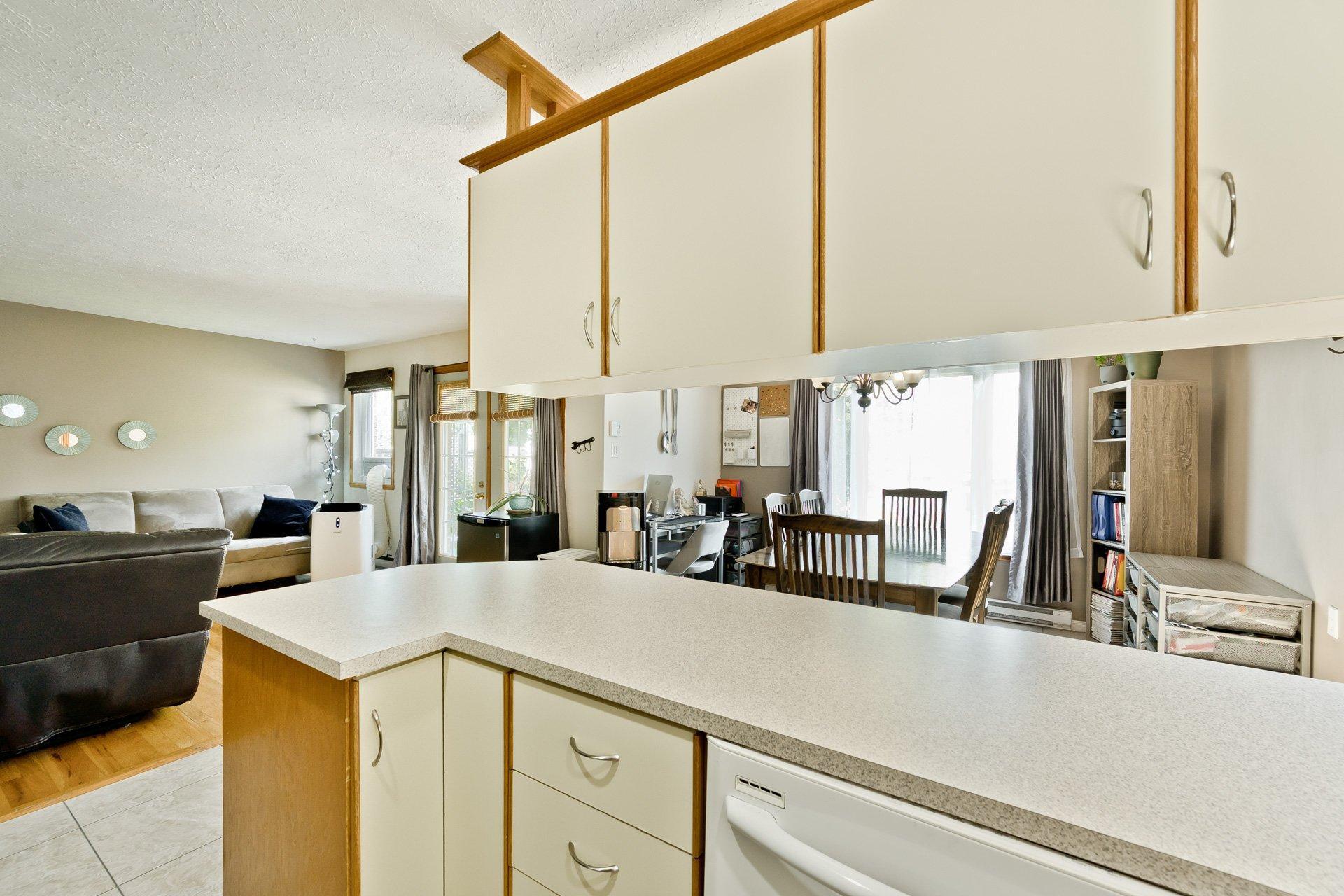 









1605

 - 1613


Rue de l'Ontario

,
Sherbrooke (Les Nations),




QC
J1J3T1

