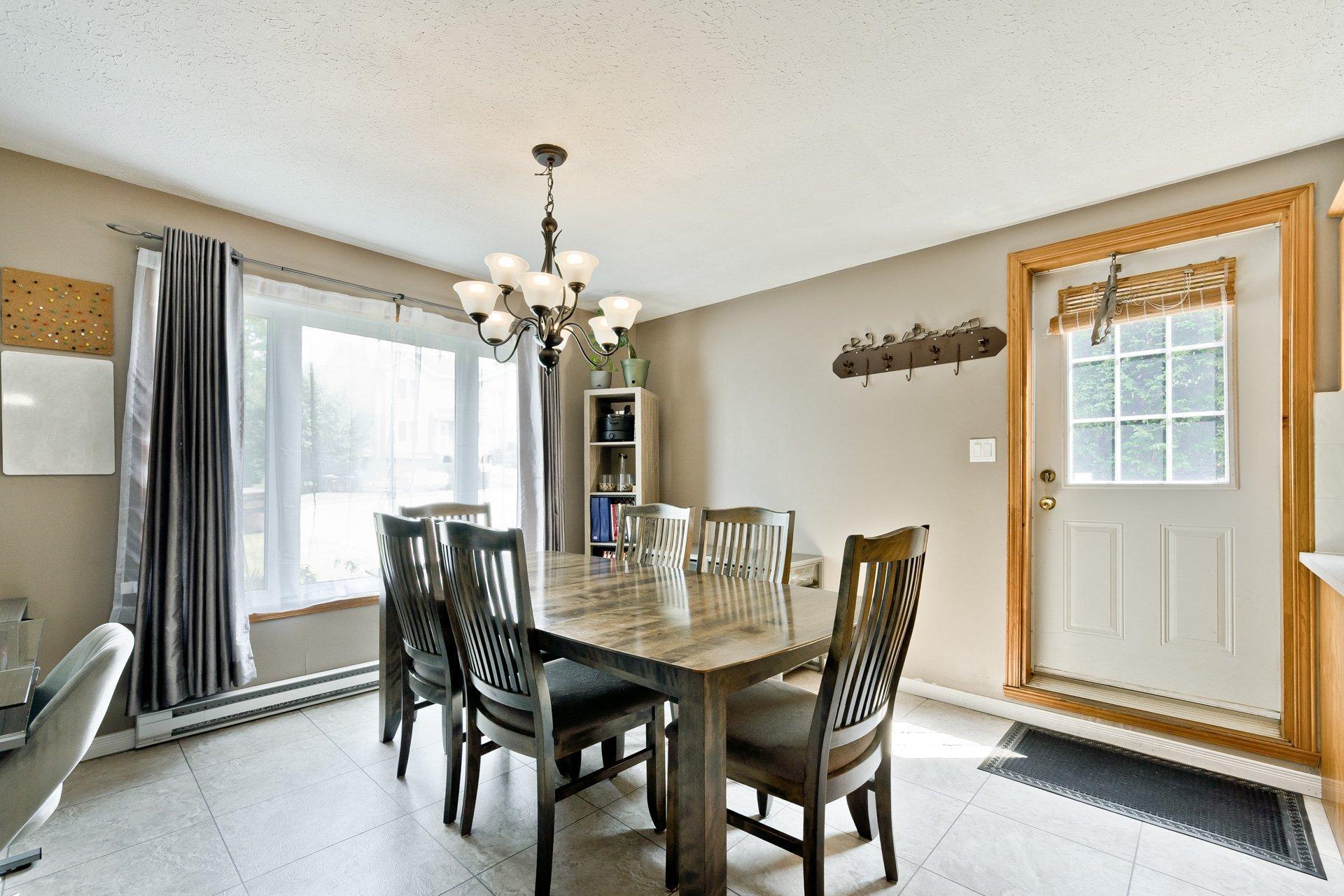 









1605

 - 1613


Rue de l'Ontario

,
Sherbrooke (Les Nations),




QC
J1J3T1

