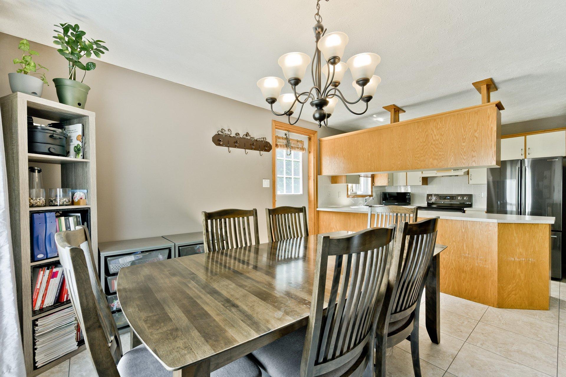 









1605

 - 1613


Rue de l'Ontario

,
Sherbrooke (Les Nations),




QC
J1J3T1

