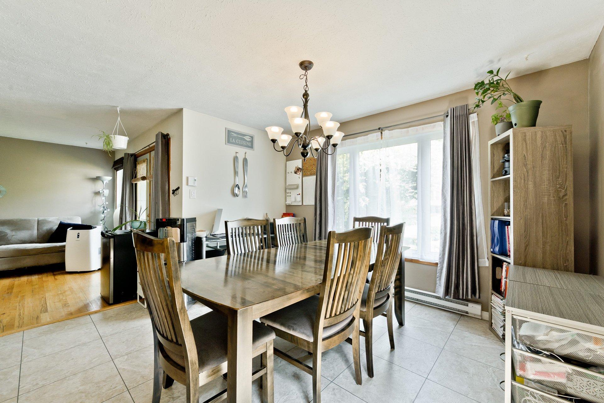 









1605

 - 1613


Rue de l'Ontario

,
Sherbrooke (Les Nations),




QC
J1J3T1

