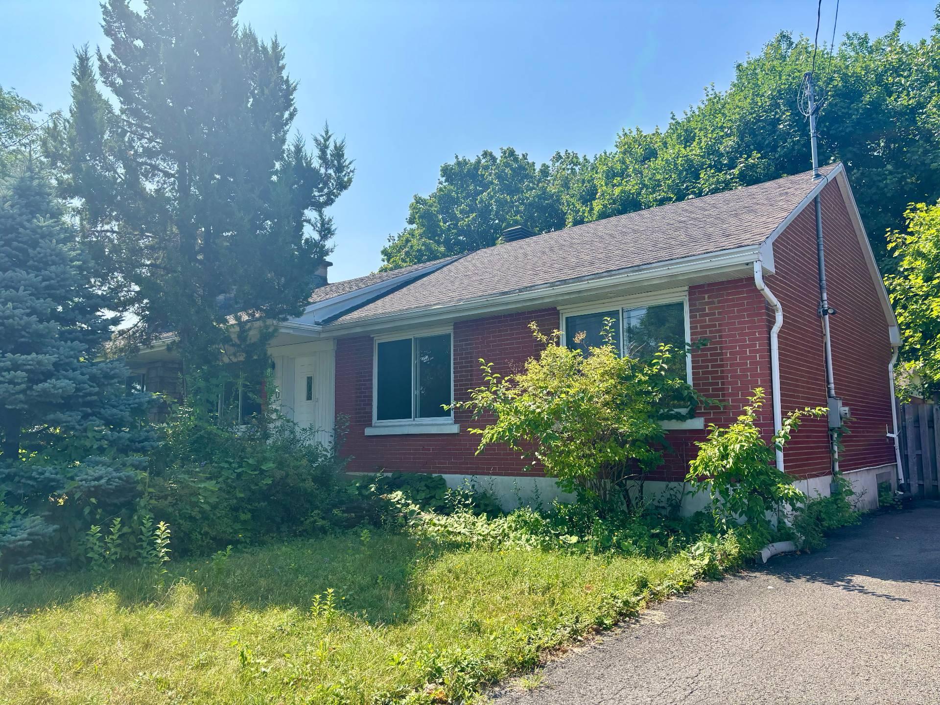 









440


Rue St-Aubin

,
Montréal (Saint-Laurent),




QC
H4M2J3

