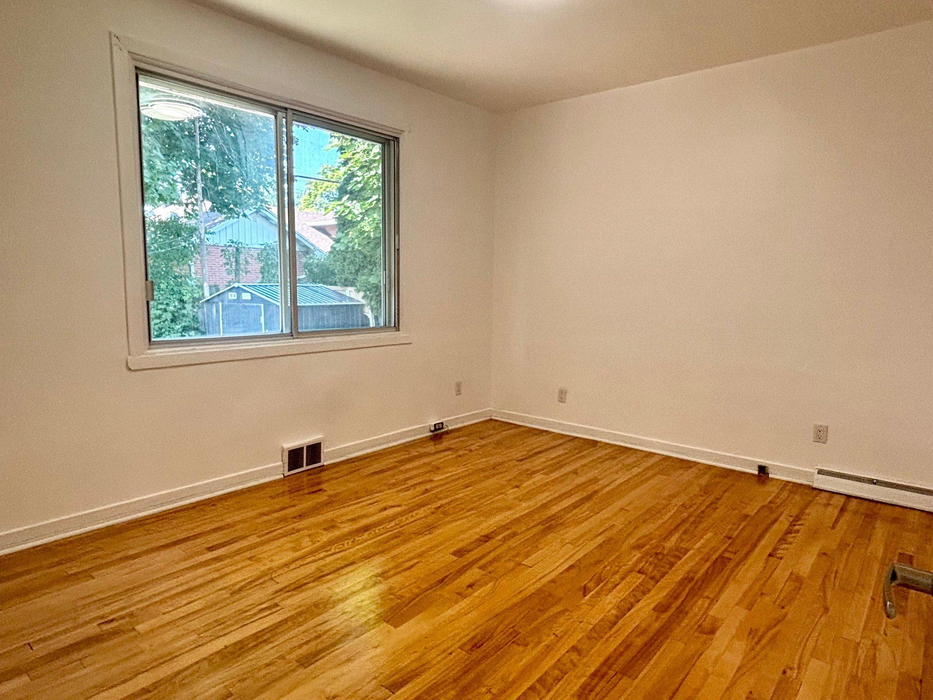 









440


Rue St-Aubin

,
Montréal (Saint-Laurent),




QC
H4M2J3

